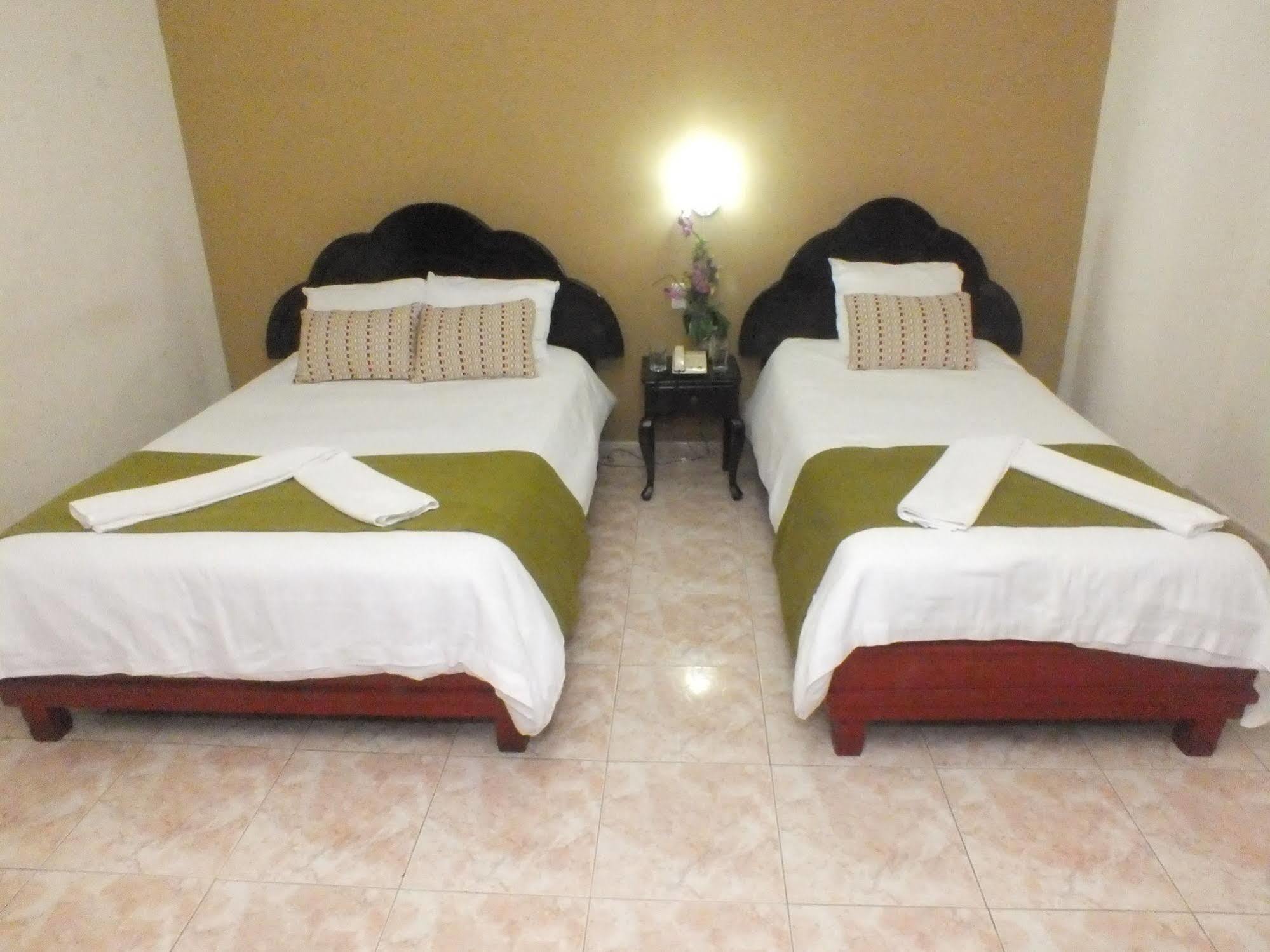 Hotel Puerta Del Sol ديفيد المظهر الخارجي الصورة